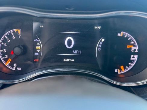 Used 2021 Jeep Grand Cherokee Laredo RWD image 16