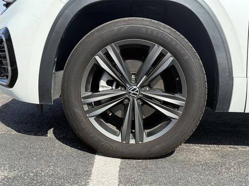 Used 2021 Volkswagen Atlas Cross Sport SE w/ V6 Towing Package image 9