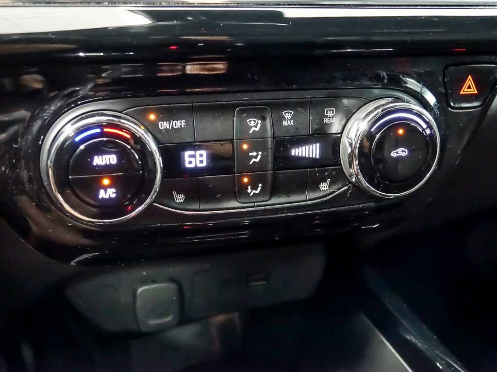 Used 2025 Chevrolet Trax RS w/ Driver Confidence Package FWD image 20