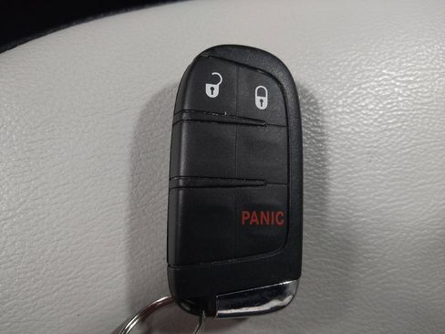 Used 2018 Jeep Compass Latitude w/ Popular Equipment Group image 32