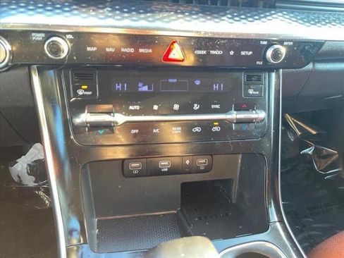 Used 2022 Kia Carnival SX Prestige image 14