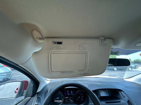 Used 2016 Ford Focus SE w/ SE Power Seat Package image 28