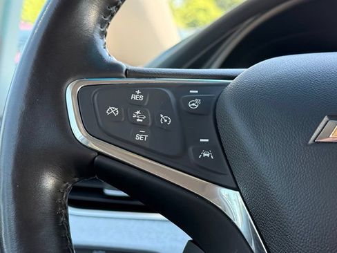 Used 2020 Chevrolet Bolt Premier w/ Infotainment Package FWD image 20
