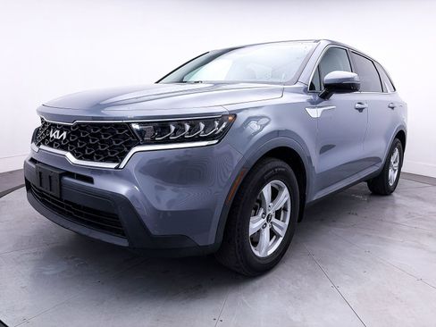 Used 2022 Kia Sorento LX image 11