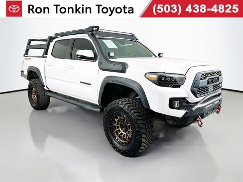 Used 2022 Toyota Tacoma TRD Off-Road image 1