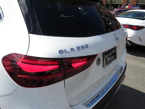 Used 2025 Mercedes-Benz GLA 250 4MATIC image 13