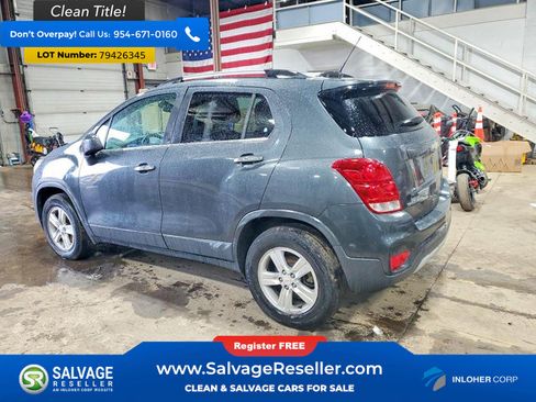 Used 2018 Chevrolet Trax LT w/ LT Convenience Package image 3