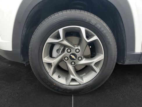 Used 2025 Chevrolet Trax LT FWD image 12