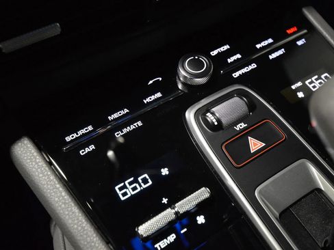 Used 2023 Porsche Cayenne Platinum Edition image 58