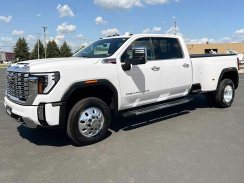 Used 2024 GMC Sierra 3500 Denali w/ Denali Reserve Package image 15