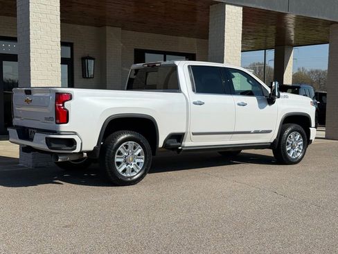 Used 2024 Chevrolet Silverado 2500 High Country w/ Technology Package image 5