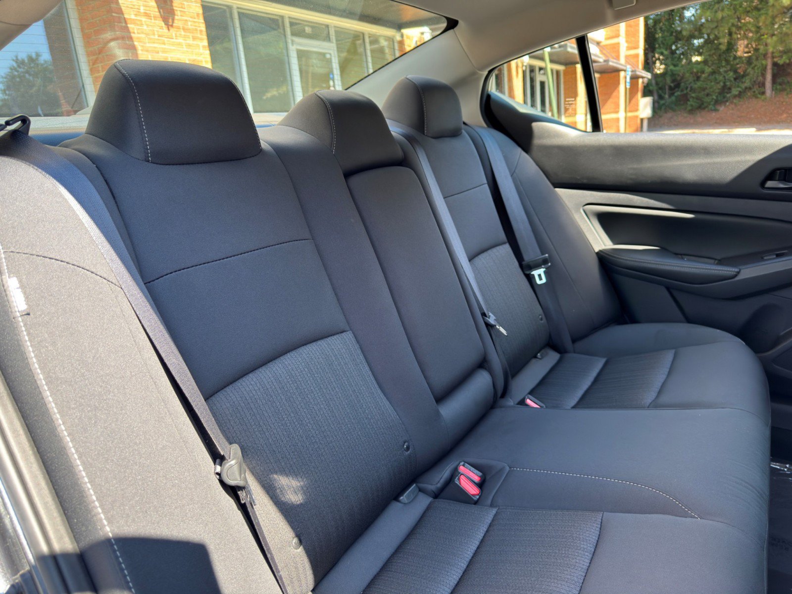 Used 2025 Nissan Altima 2.5 SV FWD image 32