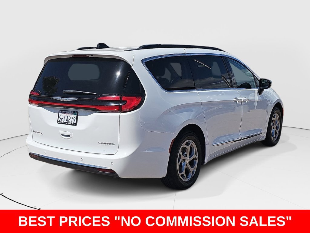 Used 2023 Chrysler Pacifica Limited FWD image 3