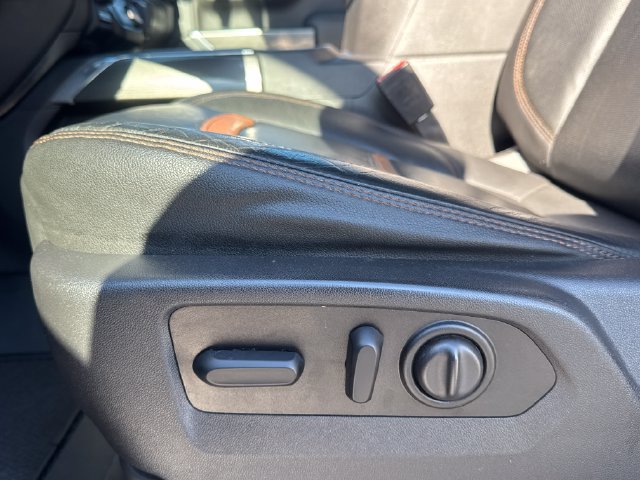 Used 2021 GMC Sierra 1500 AT4 w/ Technology Package AWD/4WD image 14