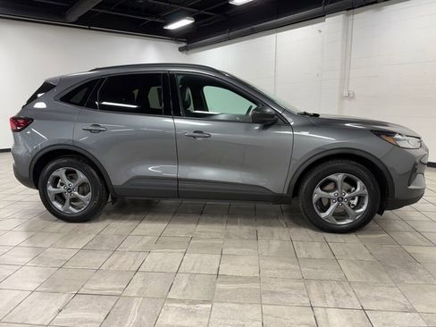 Used 2025 Ford Escape ST-Line image 8