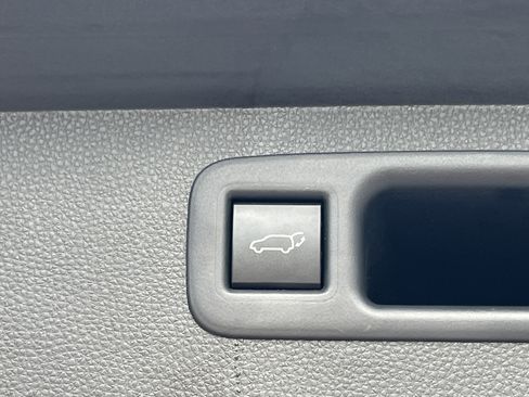 Used 2021 Toyota Highlander XLE image 29