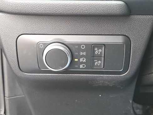 Used 2022 Ford Escape SE w/ SE Sport Appearance Package image 28