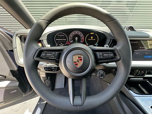 Used 2025 Porsche Cayenne E-Hybrid Coupe image 18