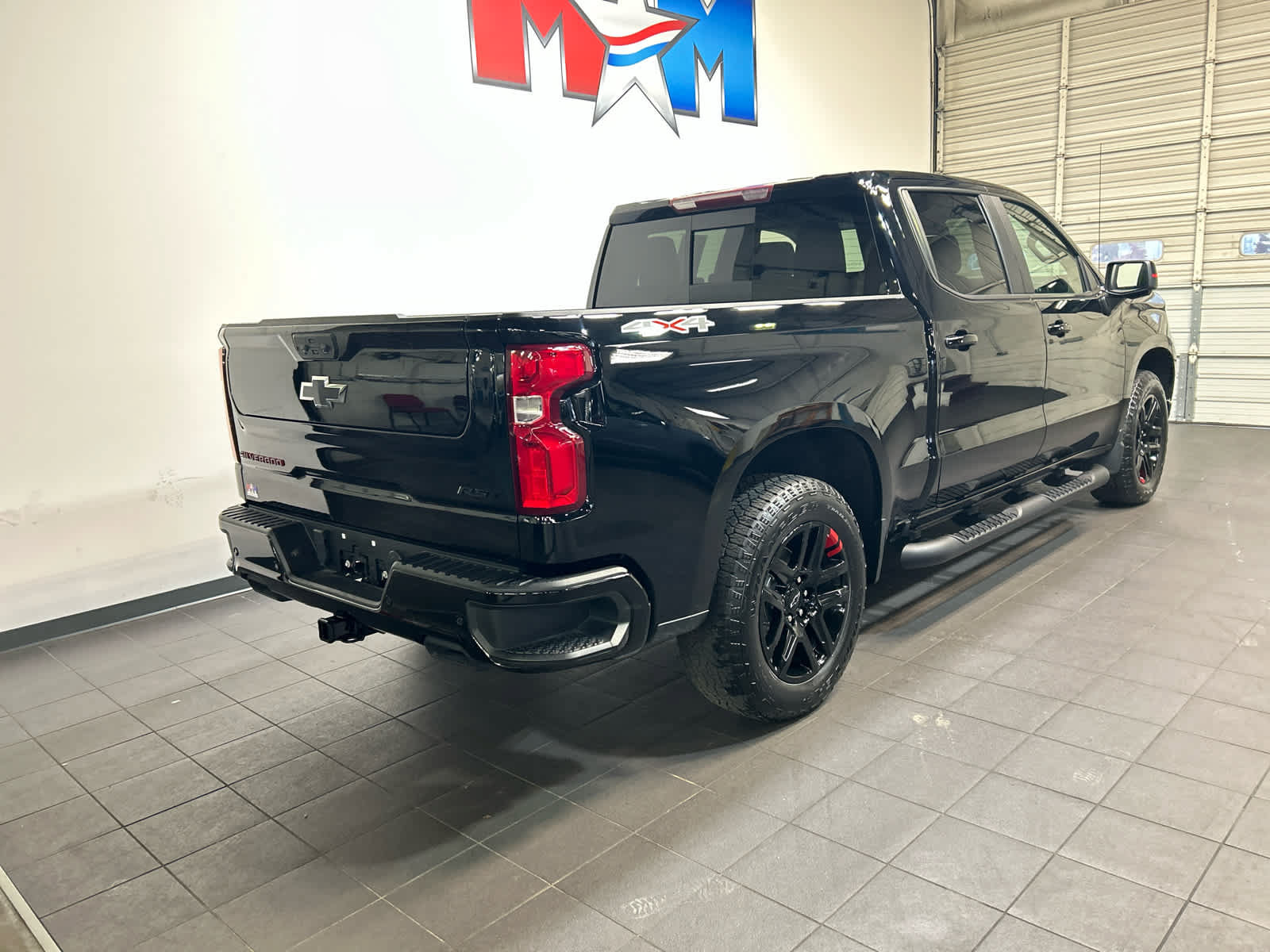 Used 2023 Chevrolet Silverado 1500 RST w/ Redline Edition AWD/4WD image 5