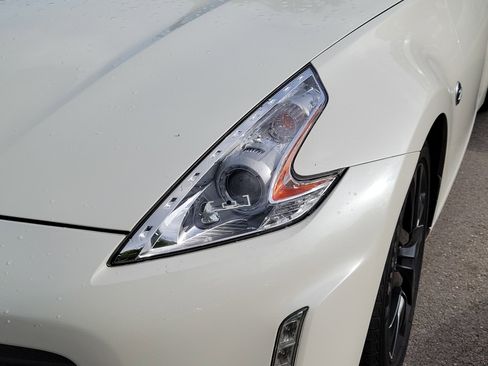 Used 2016 Nissan 370Z Touring RWD image 5