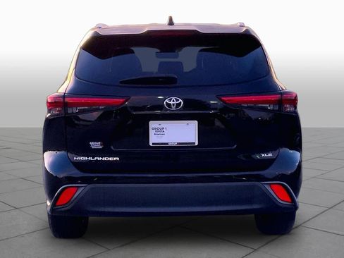 Used 2022 Toyota Highlander XLE FWD image 5