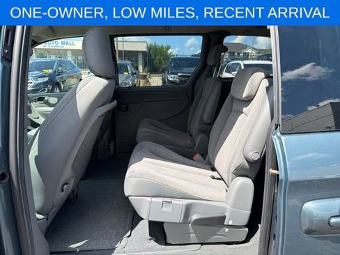 Used 2005 Chrysler Town & Country LX w/ Popular Equipment Group II FWD image 11