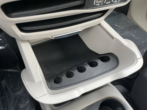 Used 2024 Chrysler Voyager LX image 15