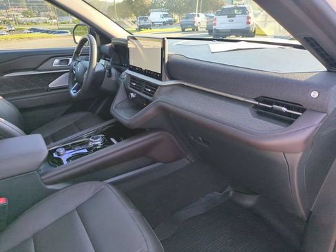 Used 2025 Ford Explorer Platinum w/ Ultimate Package AWD/4WD image 37