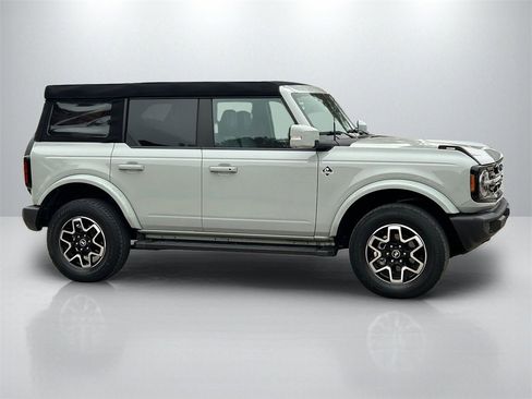 Used 2023 Ford Bronco Outer Banks image 4