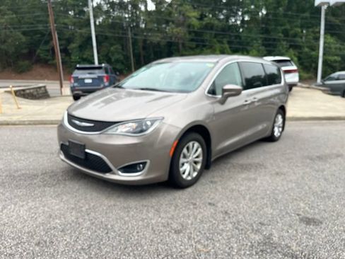 Used 2018 Chrysler Pacifica Touring Plus FWD image 39