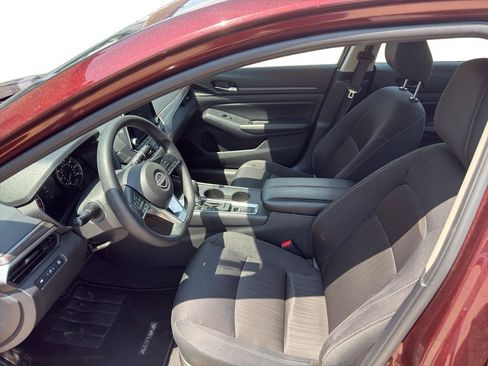 Used 2025 Nissan Altima 2.5 SV AWD/4WD image 6