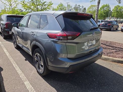 Used 2025 Nissan Rogue SV image 5