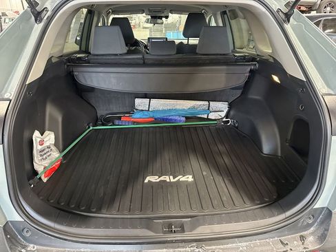 Used 2021 Toyota RAV4 XLE image 17