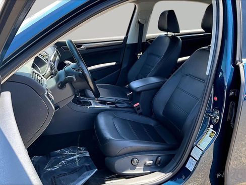 Used 2018 Volkswagen Passat 2.0T SE FWD image 7