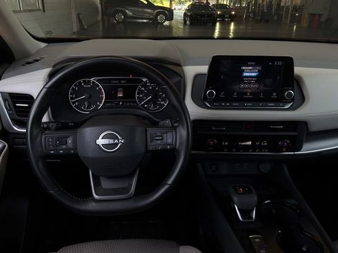 Used 2025 Nissan Rogue SV FWD image 14