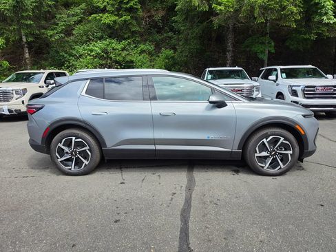 New 2026 Chevrolet Equinox EV LT AWD/4WD image 6