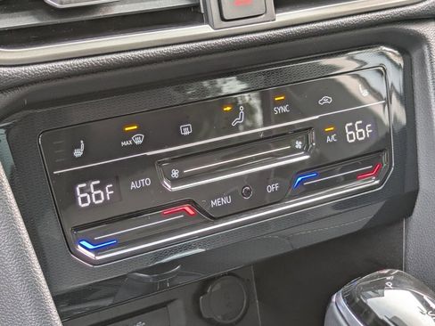 Used 2025 Volkswagen Taos SE image 20