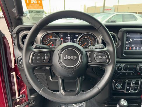 Used 2022 Jeep Wrangler Unlimited Sport image 19