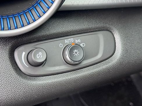 Used 2025 Chevrolet Trax LS image 34