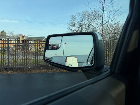 Used 2024 GMC Sierra 1500 SLT image 21