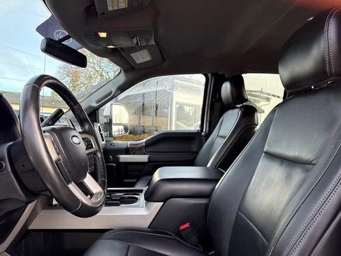 Used 2019 Ford F350 Lariat w/ Camper Package image 17