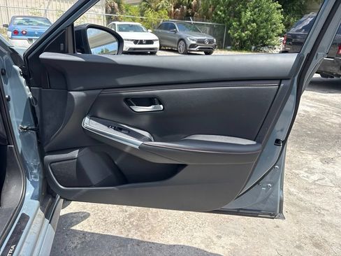 Used 2024 Nissan Sentra SR FWD image 17