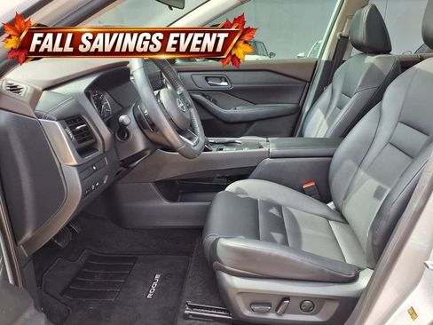 Used 2023 Nissan Rogue SV w/ SV Premium B Package FWD image 11