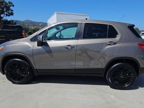 Used 2021 Chevrolet Trax LS AWD/4WD image 5