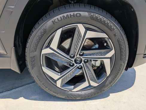 Certified 2024 Hyundai Tucson Limited AWD/4WD image 9