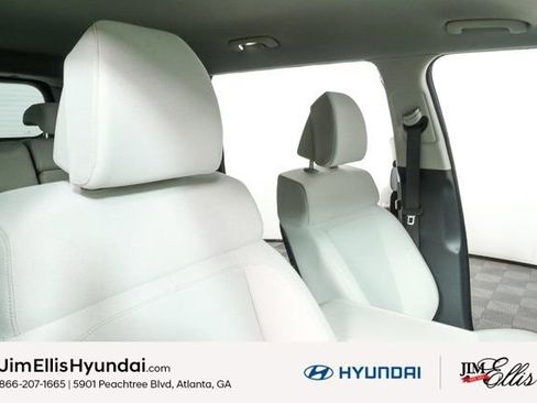 Used 2025 Hyundai Santa Fe SE image 20