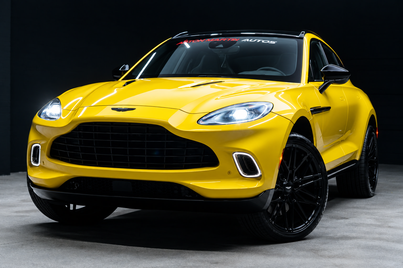 Used 2022 Aston Martin DBX AWD/4WD image 2