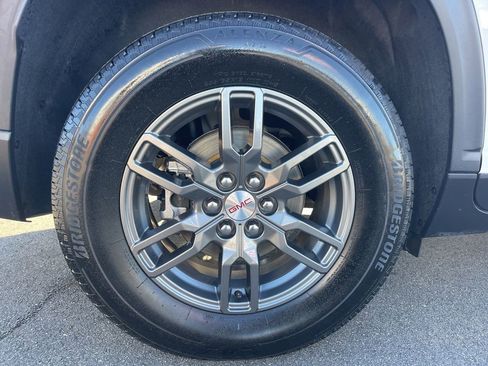 Used 2025 GMC Acadia Elevation image 32