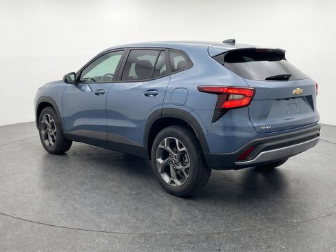 Used 2025 Chevrolet Trax LT FWD image 6