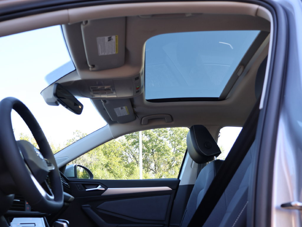 Certified 2026 Volkswagen Jetta SE FWD image 31